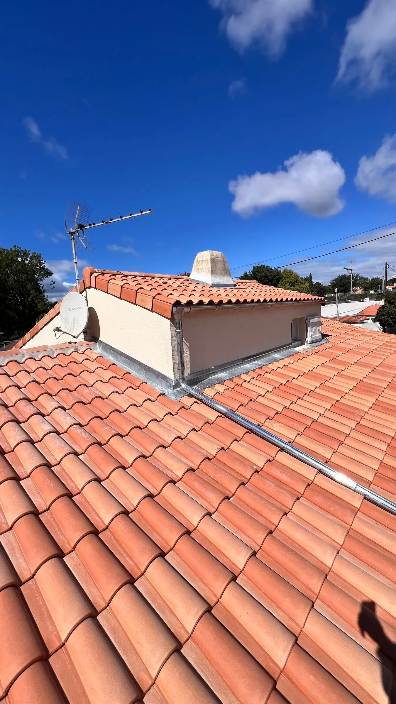 Chantier de couverture en tuiles, Toitures Rochelaises
